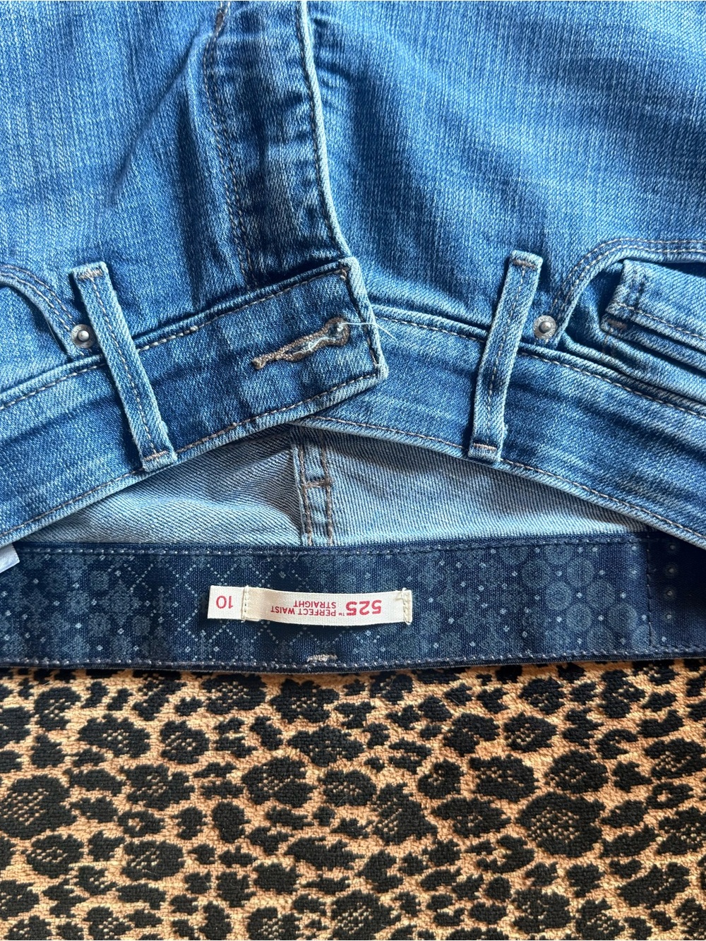 Levi's Women's Skinny Jeans in Medium Blue Denim